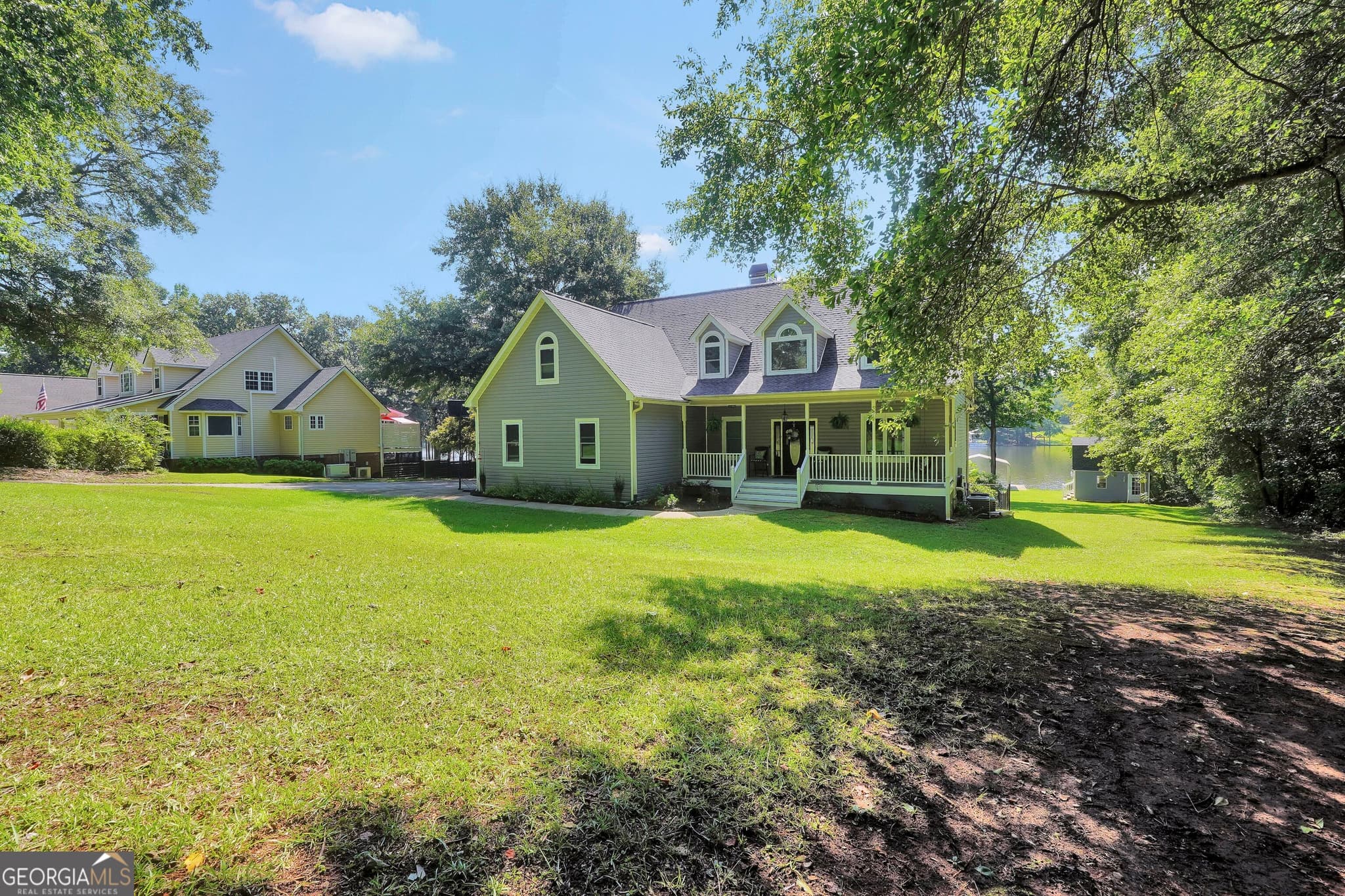 5 bedroom, 3.5 bathroom, 3,560 sq ft single family residence for sale at 561 Harbour Shores Drive, Jackson, GA 30233 — photo 6