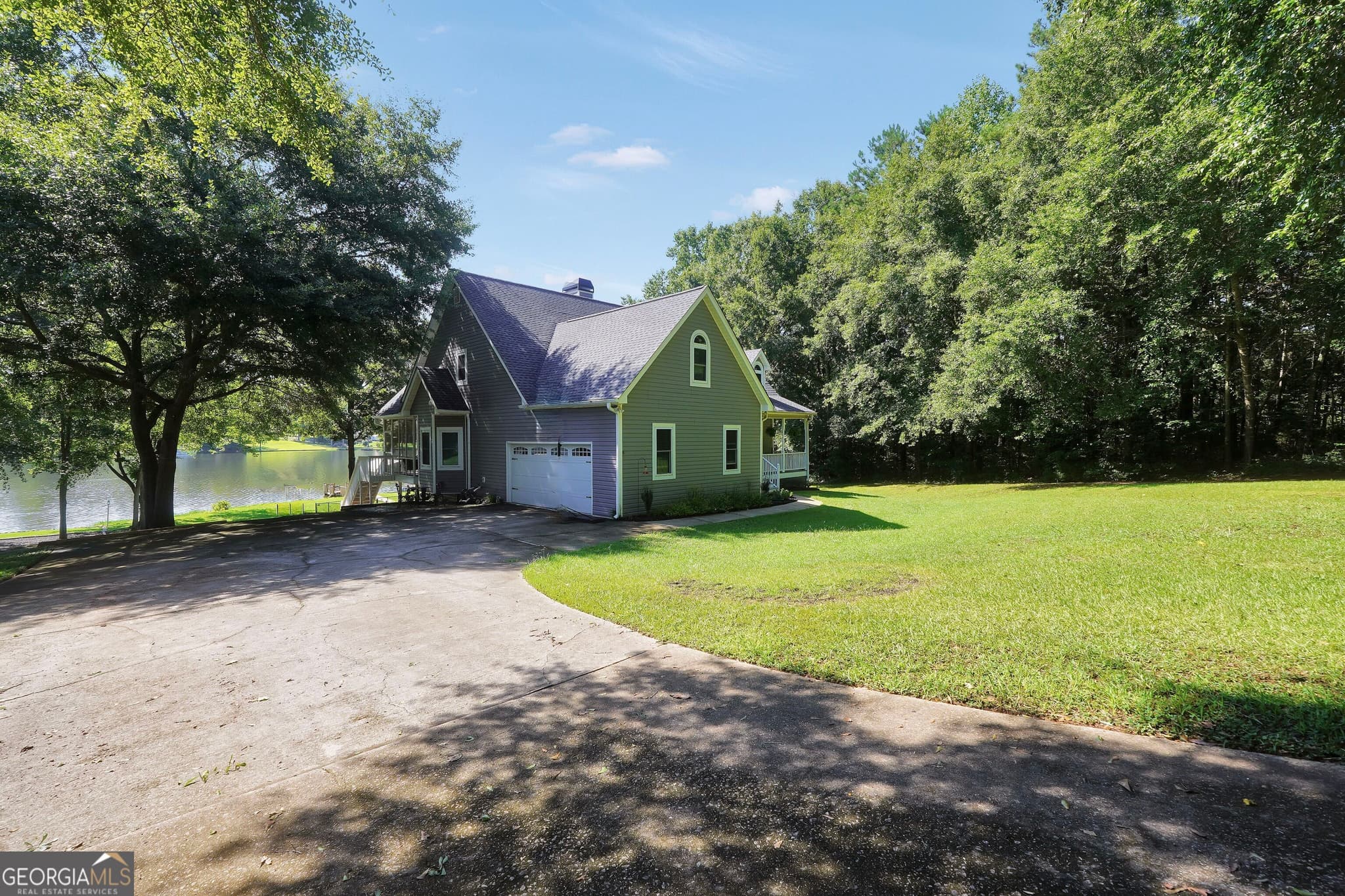 5 bedroom, 3.5 bathroom, 3,560 sq ft single family residence for sale at 561 Harbour Shores Drive, Jackson, GA 30233 — photo 7