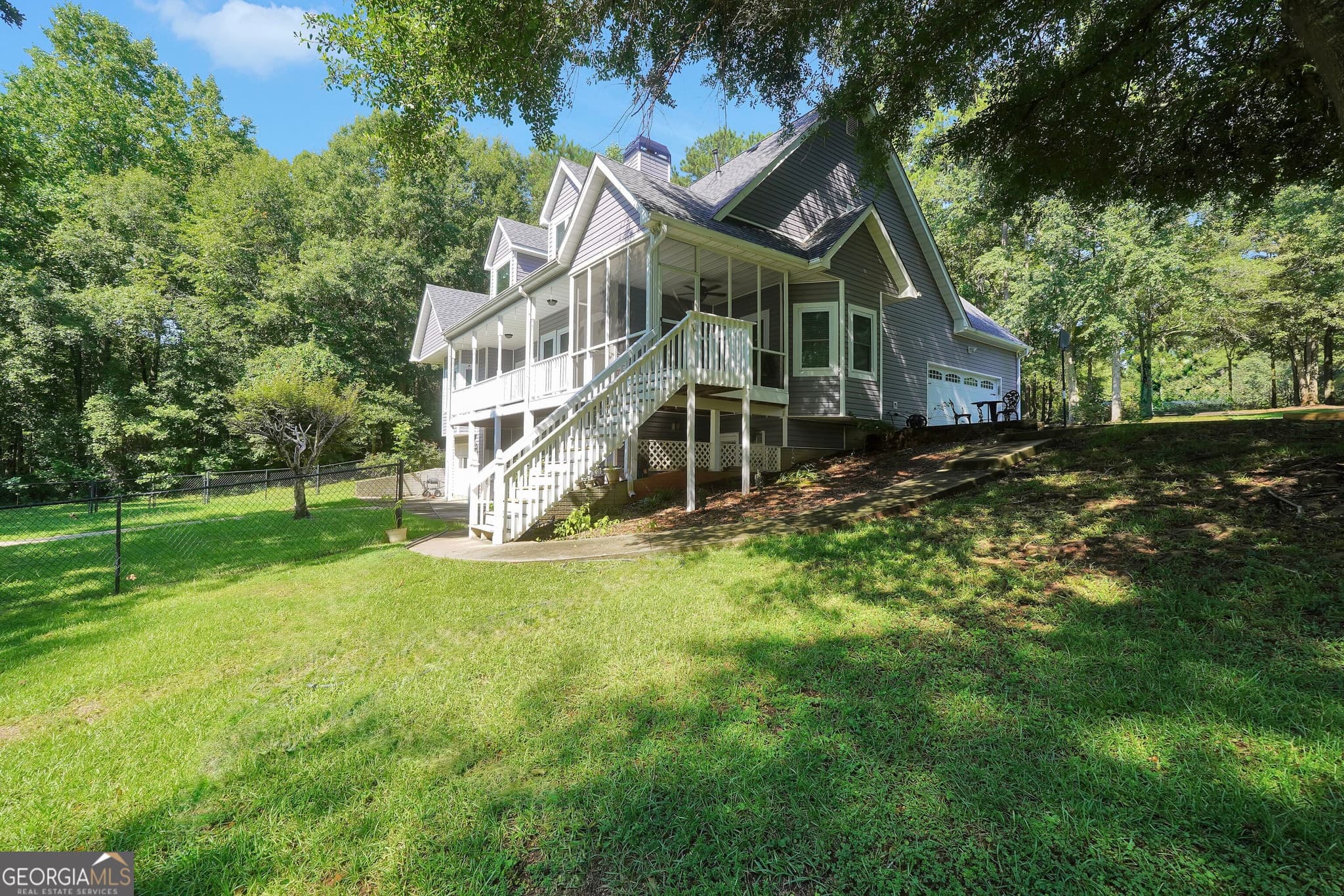 5 bedroom, 3.5 bathroom, 3,560 sq ft single family residence for sale at 561 Harbour Shores Drive, Jackson, GA 30233 — photo 5