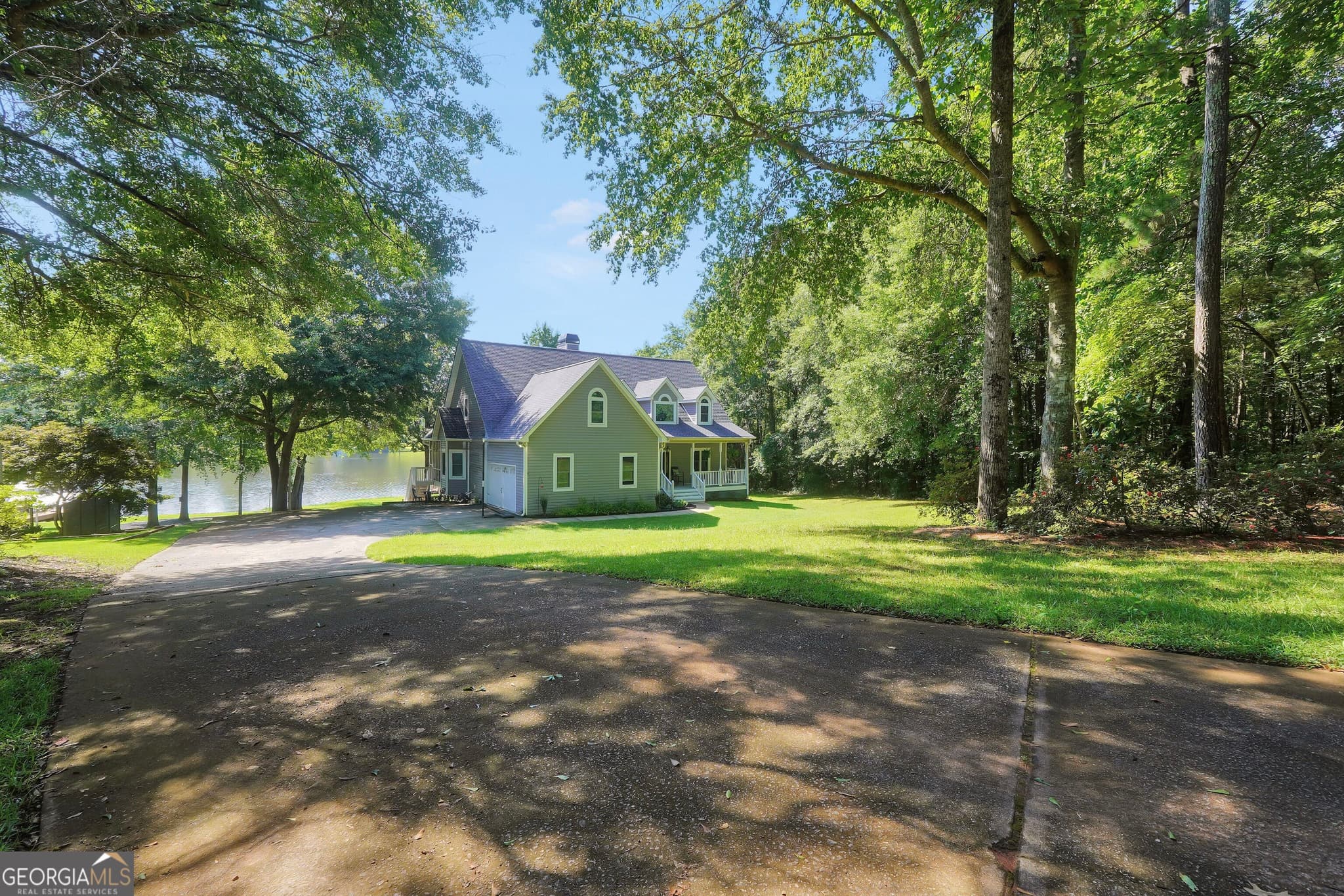 5 bedroom, 3.5 bathroom, 3,560 sq ft single family residence for sale at 561 Harbour Shores Drive, Jackson, GA 30233 — photo 9