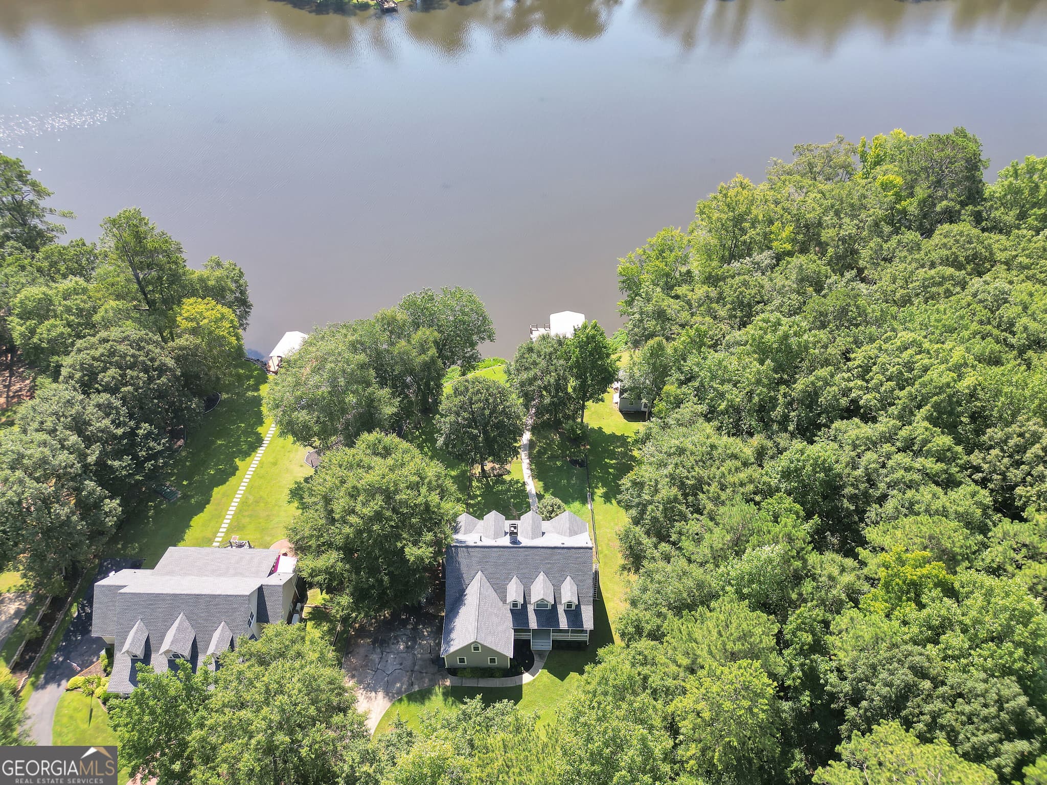 5 bedroom, 3.5 bathroom, 3,560 sq ft single family residence for sale at 561 Harbour Shores Drive, Jackson, GA 30233 — photo 4