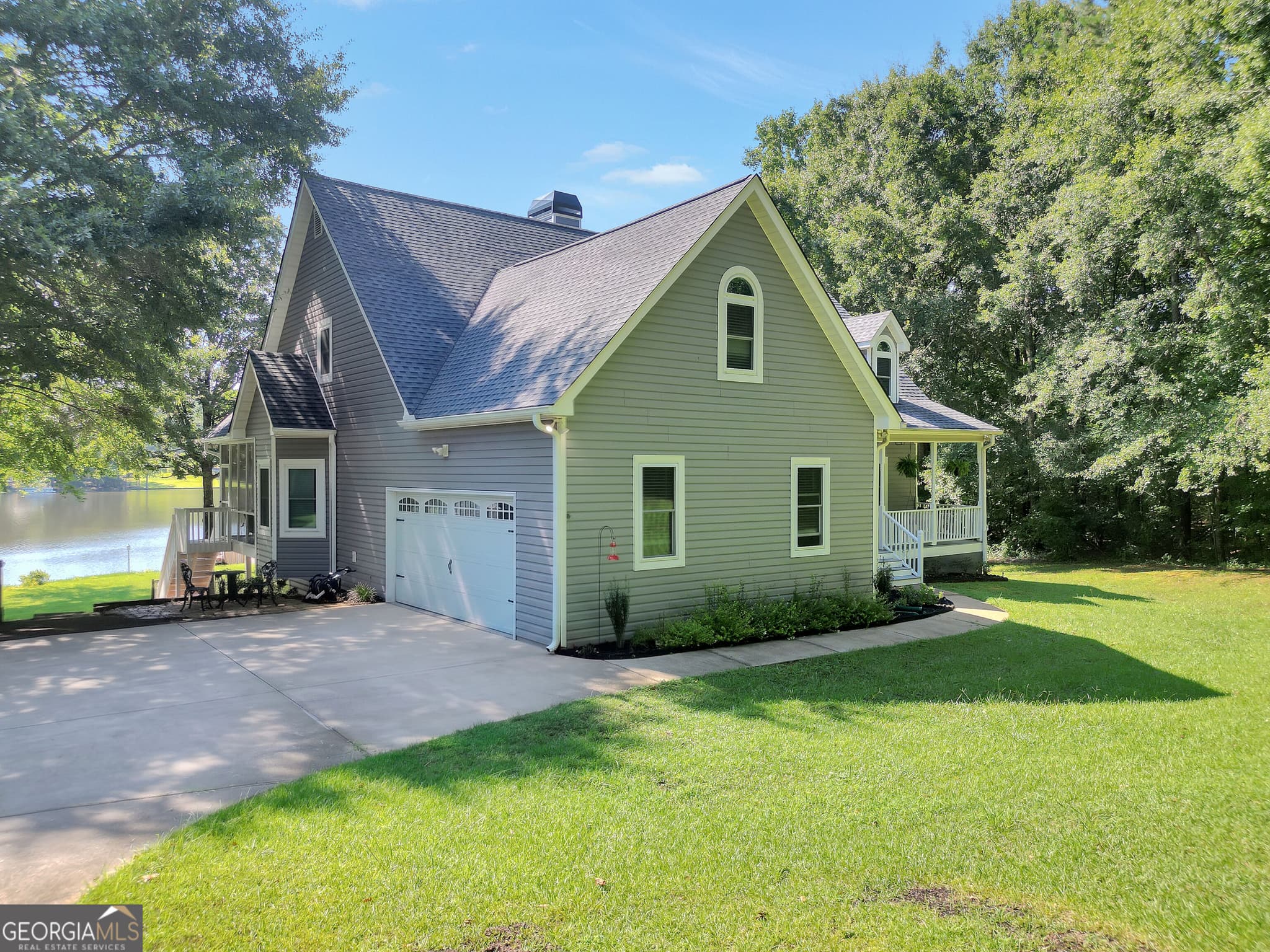 5 bedroom, 3.5 bathroom, 3,560 sq ft single family residence for sale at 561 Harbour Shores Drive, Jackson, GA 30233 — photo 8
