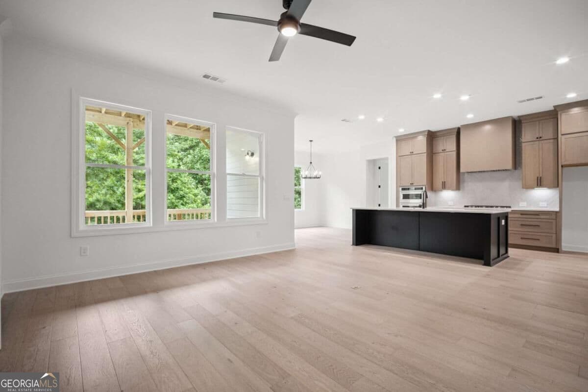 5 bedroom, 4.5 bathroom, 3,952 sq ft single family residence for sale at 841 Lakemont Drive, Canton, GA 30114 — photo 4