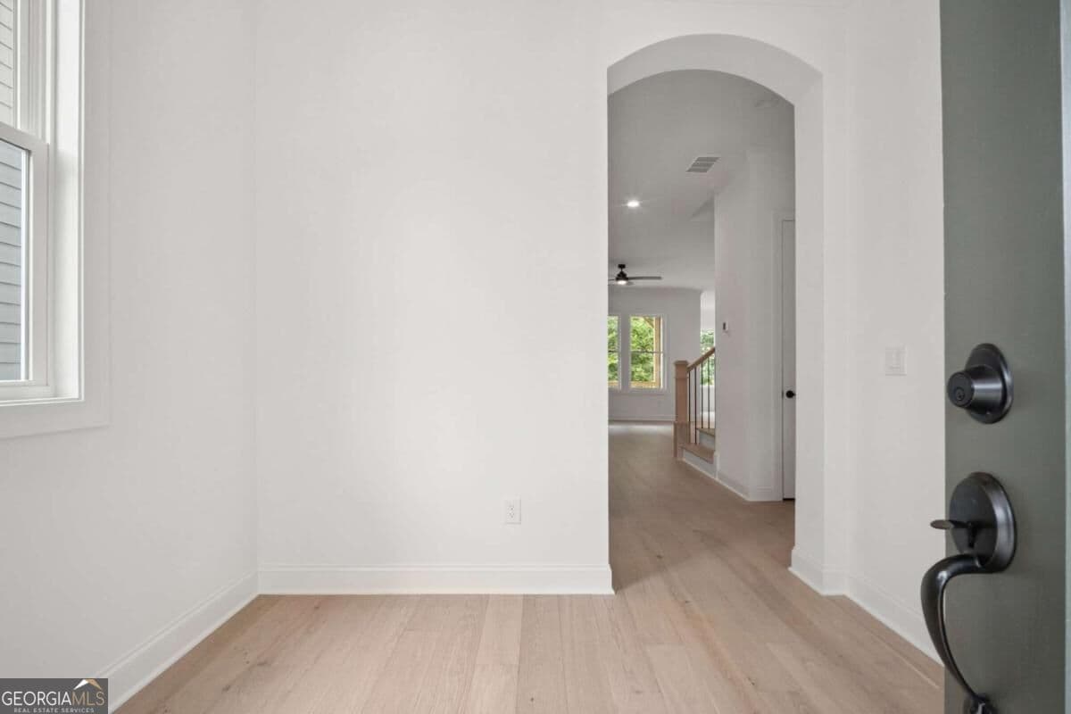5 bedroom, 4.5 bathroom, 3,952 sq ft single family residence for sale at 841 Lakemont Drive, Canton, GA 30114 — photo 8