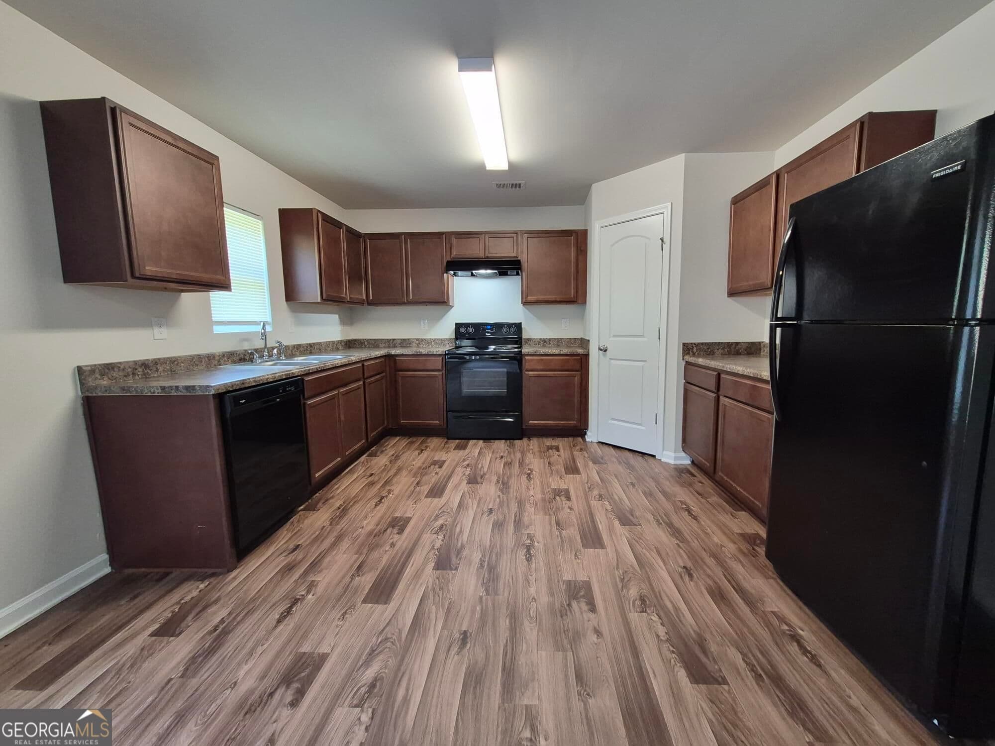 4 bedroom, 2.5 bathroom, 2,002 sq ft single family residence for rent at 160 Kinsale Drive, Macon, GA 31216 for $1,849 a month — photo 2