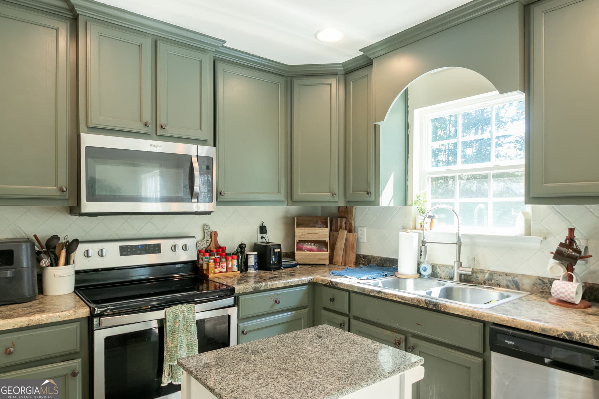 4 bedroom, 2.5 bathroom, 1,875 sq ft single family residence for sale at 8816 Shallow Creek Trail, Clermont, GA 30527 — photo 9