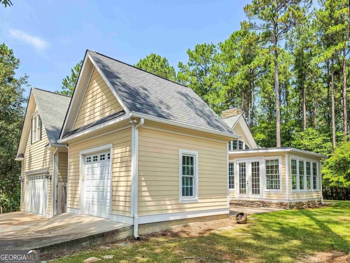 3 bedroom, 3.5 bathroom, 3,116 sq ft single family residence for sale at 2750 Club Drive, Greensboro, GA 30642 — photo 9