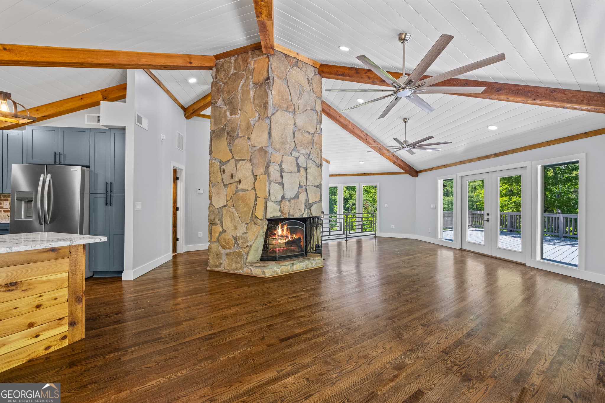 3 bedroom, 4 bathroom, 2,280 sq ft cabin,single family residence under contract at 484 Mountain Stream Lane, Lakemont, GA 30552 — photo 7