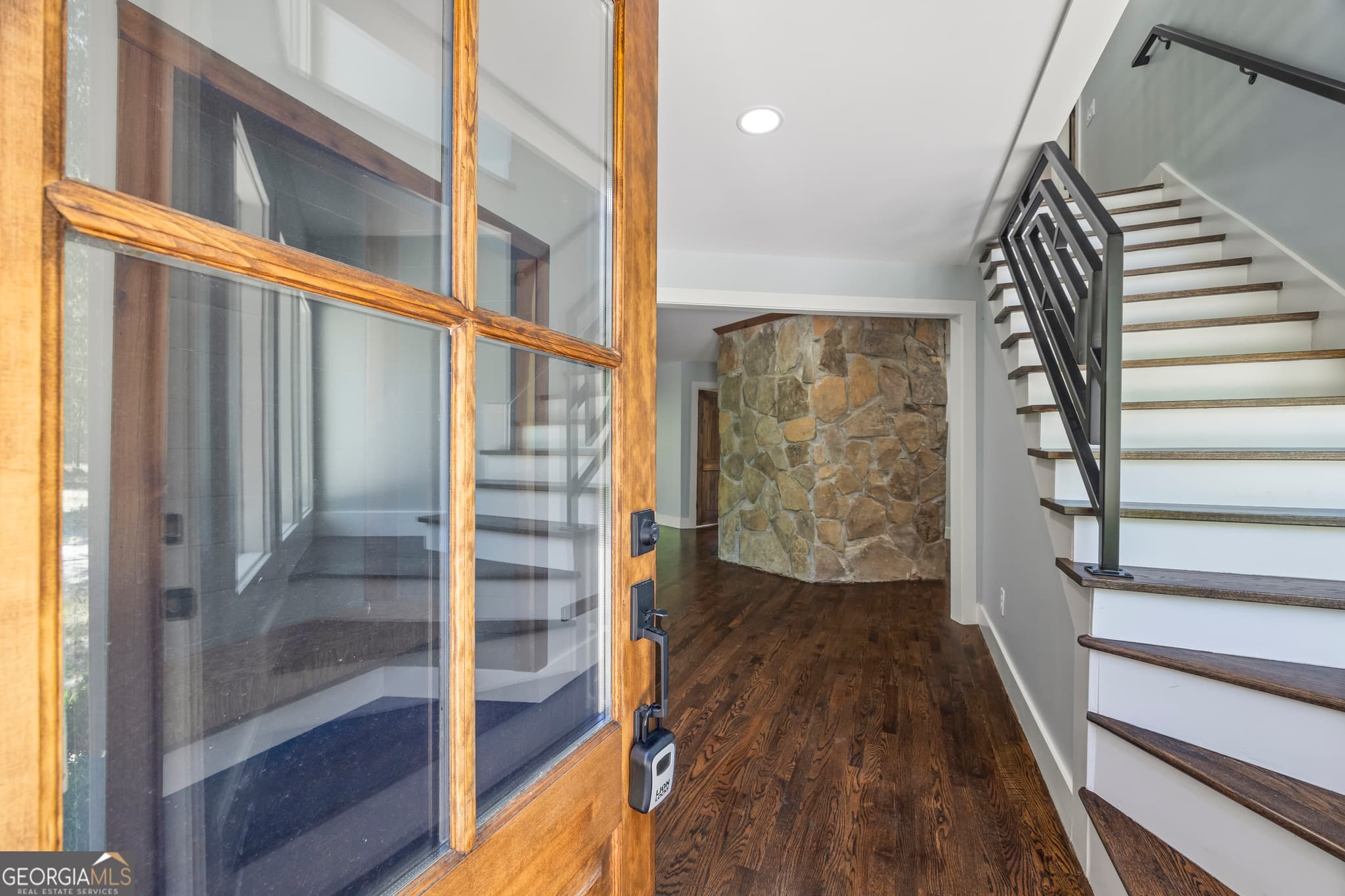 3 bedroom, 4 bathroom, 2,280 sq ft cabin,single family residence under contract at 484 Mountain Stream Lane, Lakemont, GA 30552 — photo 3