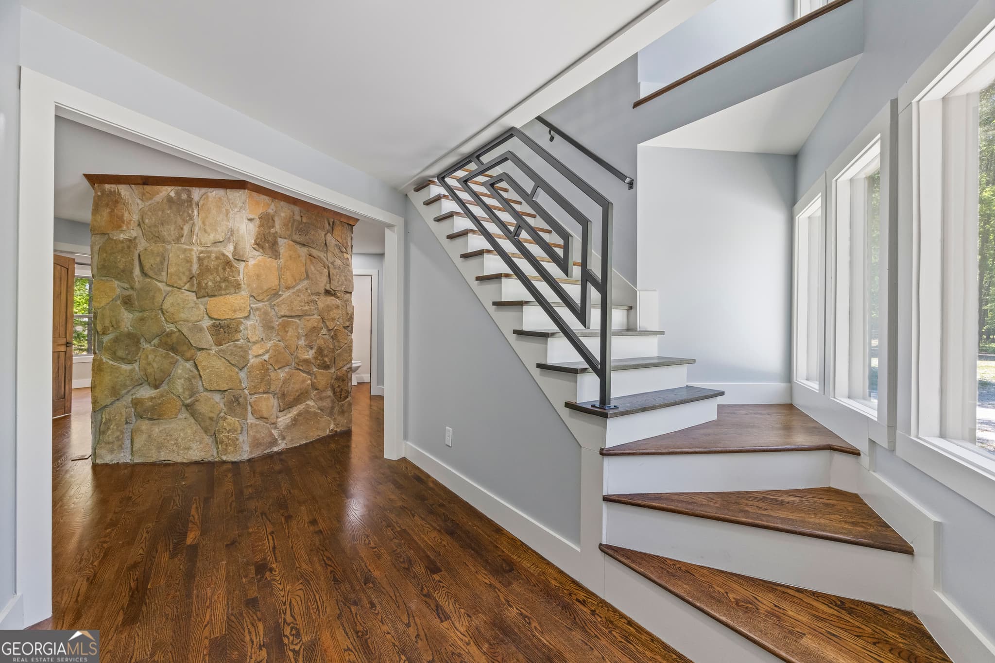 3 bedroom, 4 bathroom, 2,280 sq ft cabin,single family residence under contract at 484 Mountain Stream Lane, Lakemont, GA 30552 — photo 8
