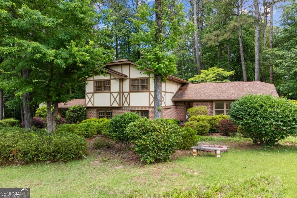 3 bedroom, 2.5 bathroom, 2,255 sq ft single family residence sold at 450 Baltimore Avenue, Lilburn, GA 30047