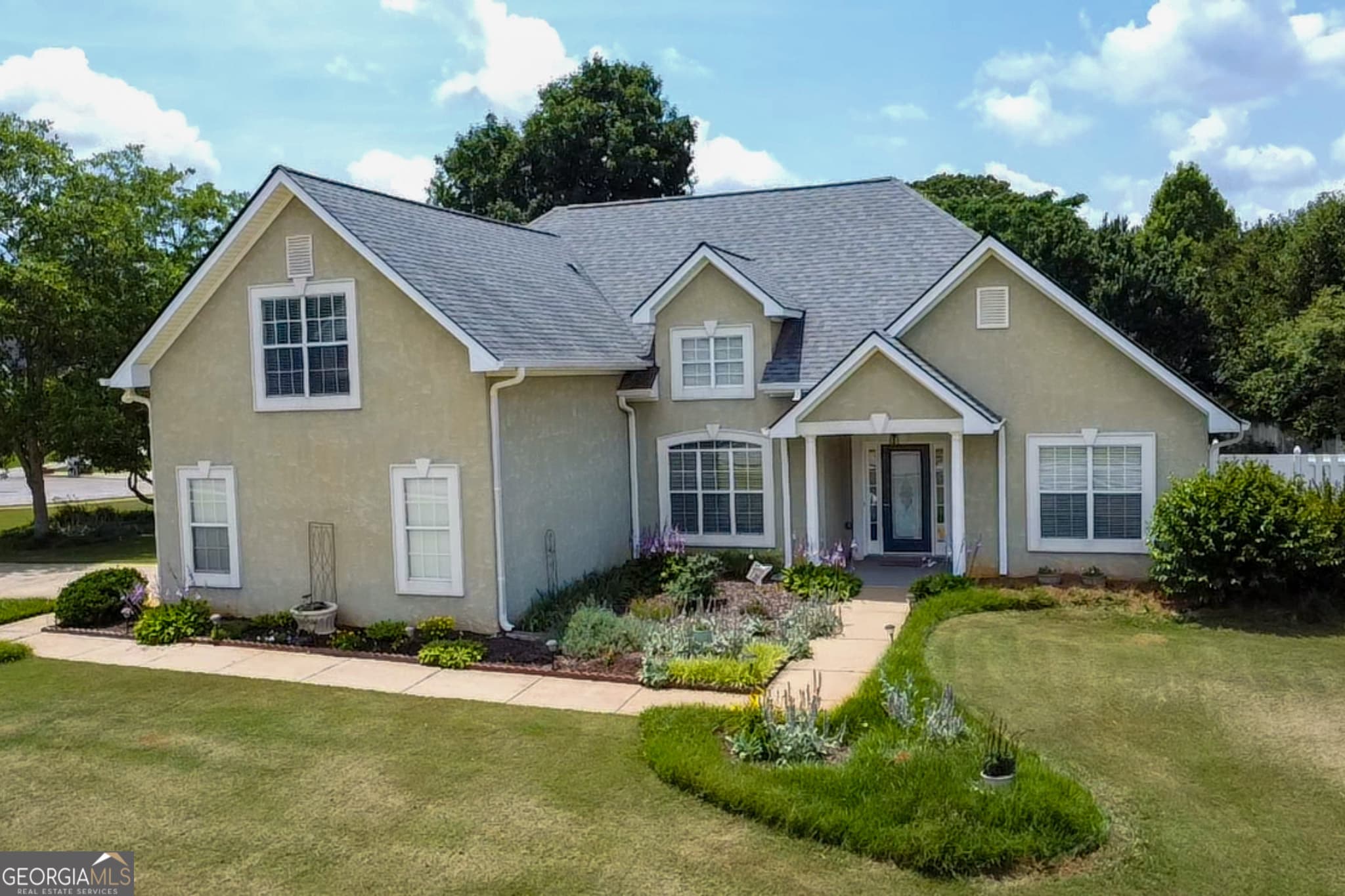 3 bedroom, 2 bathroom, 2,096 sq ft single family residence for sale at 200 Chatfield Way, Locust Grove, GA 30248 — photo 1 of 27