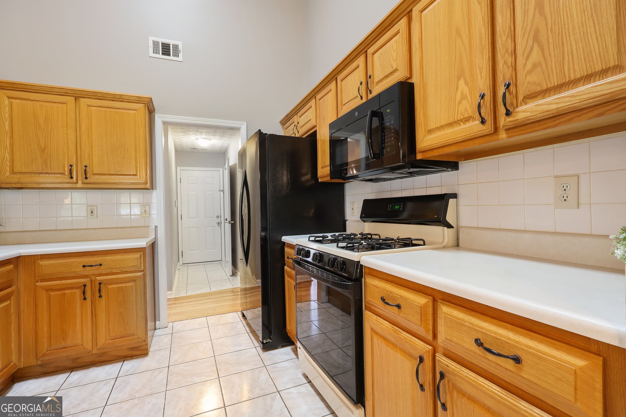 3 bedroom, 2 bathroom, 2,096 sq ft single family residence for sale at 200 Chatfield Way, Locust Grove, GA 30248 — photo 10