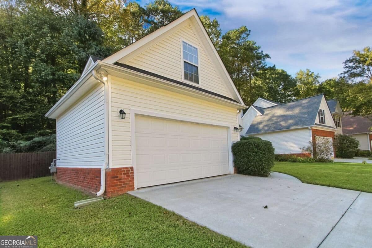 4 bedroom, 2.5 bathroom, 1,929 sq ft single family residence for sale at 1173 Rhyne, Smyrna, GA 30082 — photo 2
