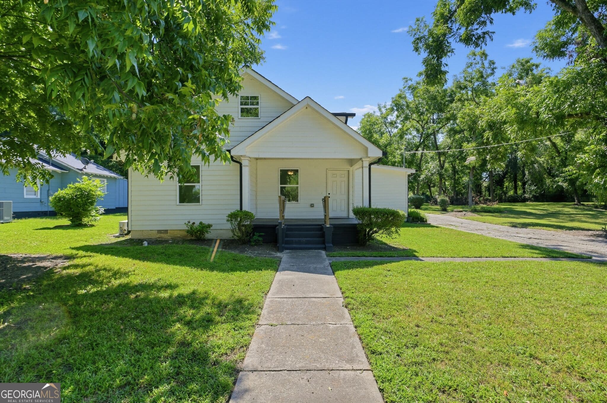 5 bedroom, 4 bathroom, 3,738 sq ft single family residence for sale at 134 E 5th Street, Monroe, GA 30655 — photo 2