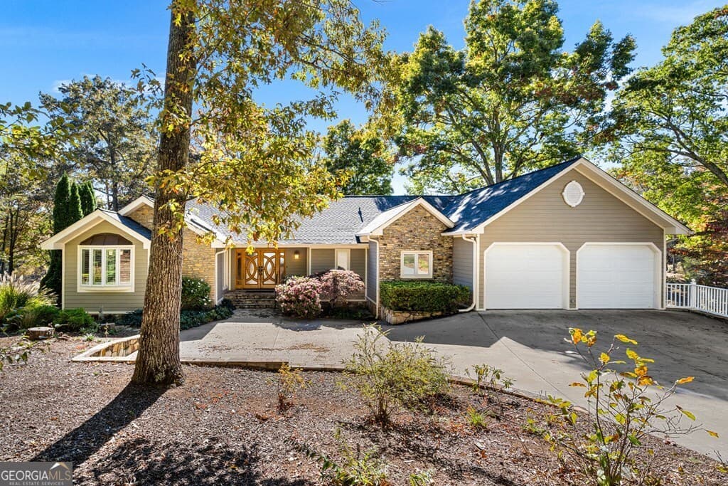 3 bedroom, 3.5 bathroom single family residence for sale at 1370 Heathers Cove Circle, Hiawassee, GA 30546 — photo 4