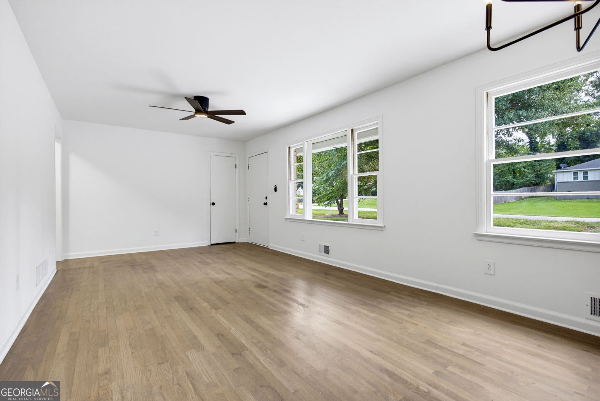 4 bedroom, 2 bathroom, 1,248 sq ft single family residence for sale at 950 Dale Drive, Mableton, GA 30126 — photo 3