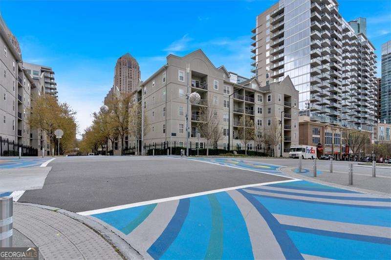 1 bedroom, 1 bathroom, 730 sq ft condominium for sale at 1075 Peachtree Walk A206, Atlanta, GA 30309 — photo 1 of 37