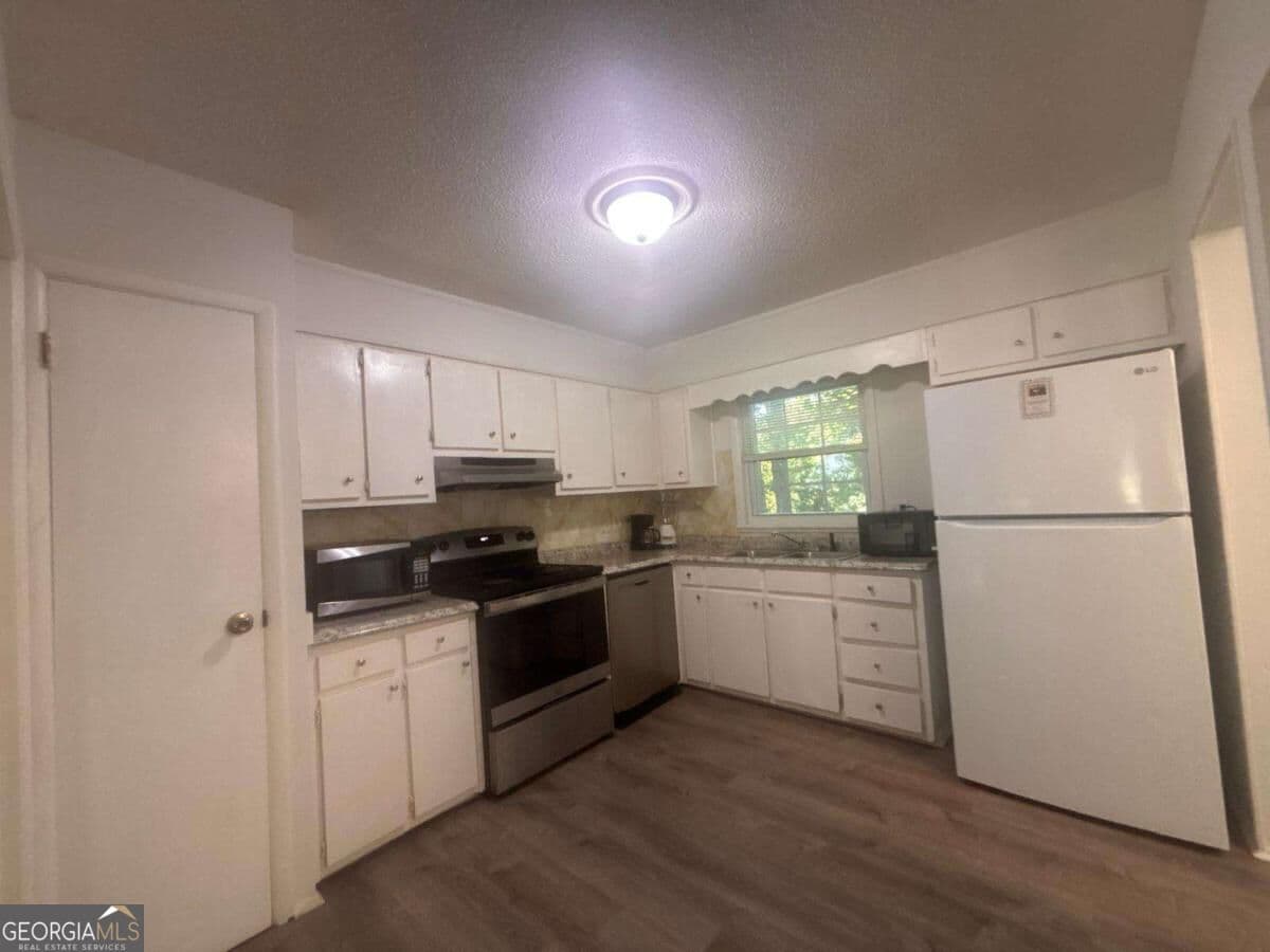 5 bedroom, 2 bathroom, 2,114 sq ft single family residence for sale at 4544 Cedar Ridge Trail, Stone Mountain, GA 30083 — photo 6