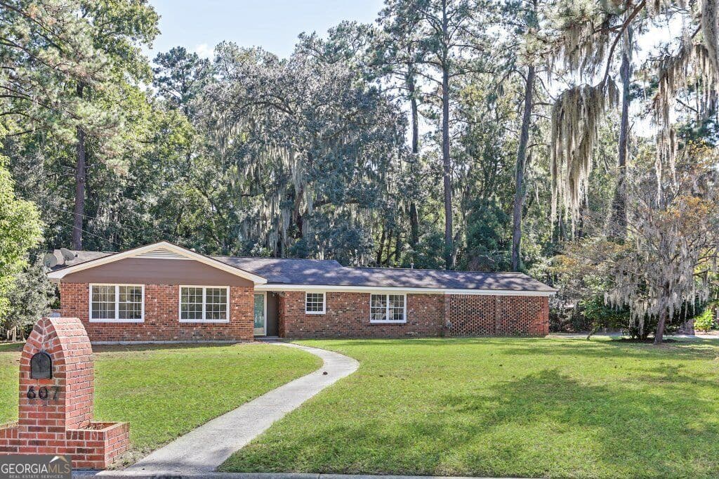3 bedroom, 2 bathroom, 1,604 sq ft single family residence for sale at 607 Glenbrook Road, Savannah, GA 31419 — photo 3