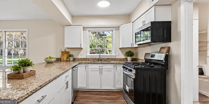 3 bedroom, 2 bathroom, 1,604 sq ft single family residence for sale at 607 Glenbrook Road, Savannah, GA 31419 — photo 10