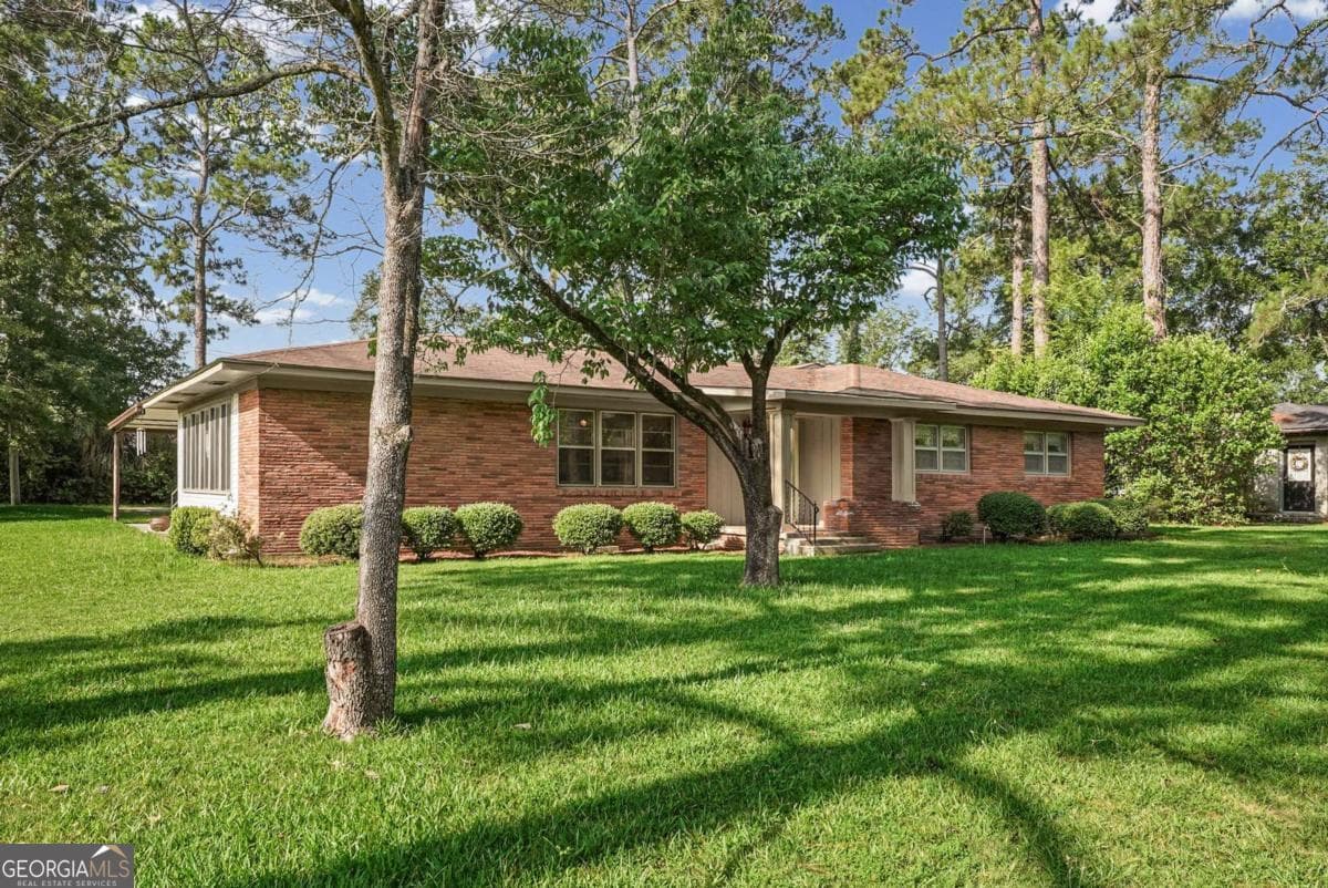 3 bedroom, 2 bathroom, 2,362 sq ft single family residence under contract at 116 Patton Avenue, Fitzgerald, GA 31750 — photo 2