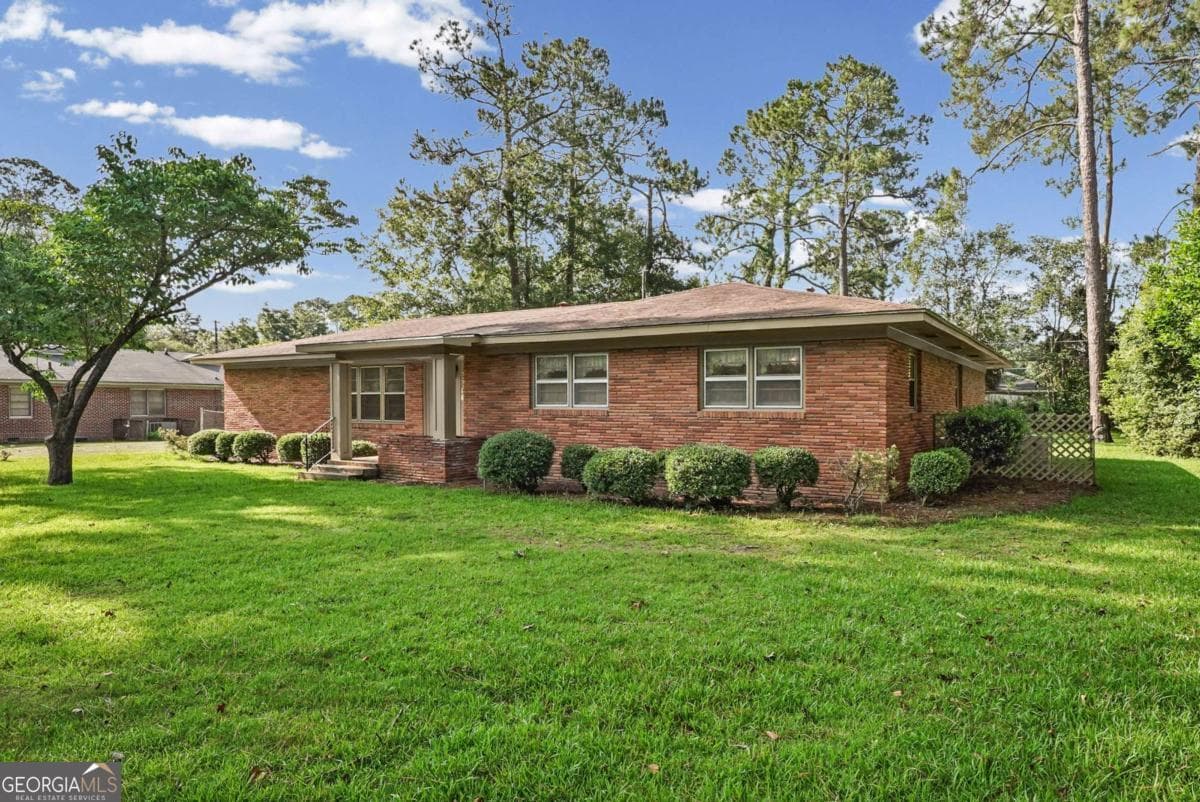 3 bedroom, 2 bathroom, 2,362 sq ft single family residence under contract at 116 Patton Avenue, Fitzgerald, GA 31750 — photo 3