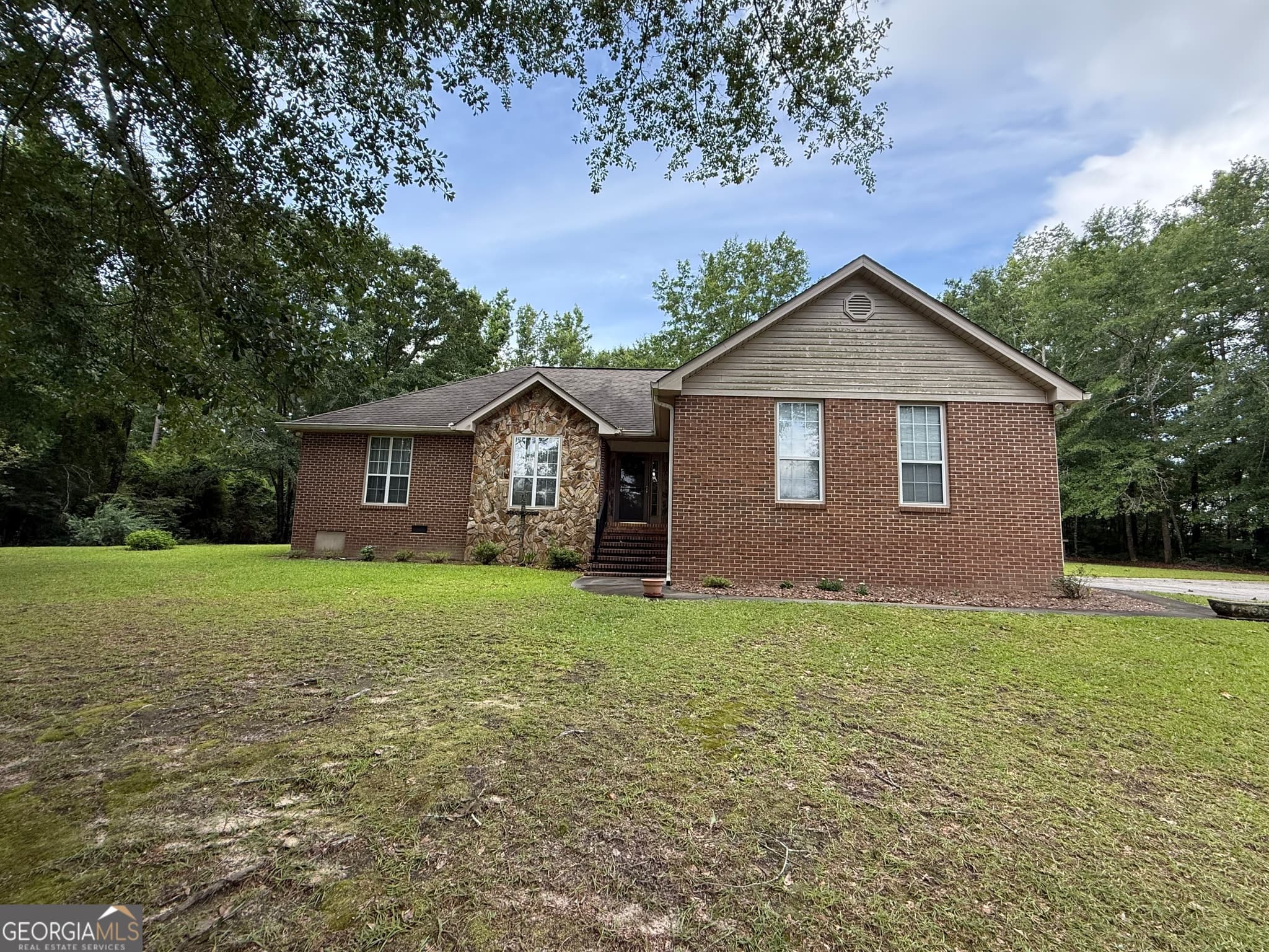 3 bedroom, 2 bathroom, 1,527 sq ft single family residence for sale at 1331 Carl Drive, Thomson, GA 30824 — photo 1 of 33