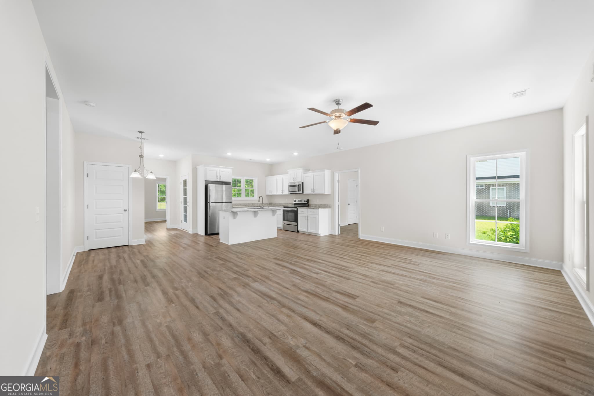 4 bedroom, 2 bathroom, 1,700 sq ft single family residence for sale at 199 Zetterower Road, Statesboro, GA 30458 — photo 4