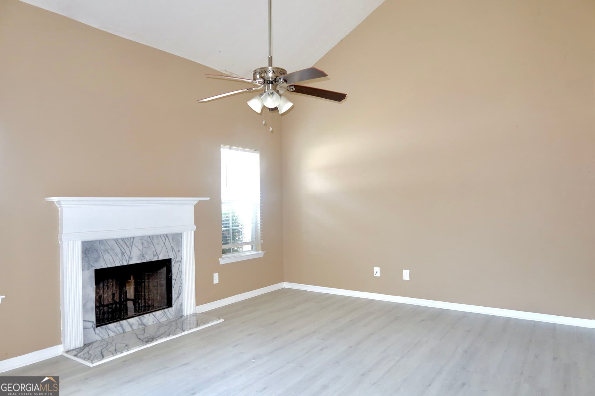 3 bedroom, 2 bathroom, 1,547 sq ft townhouse for sale at 6534 Wellington Chase Court, Lithonia, GA 30058 — photo 3