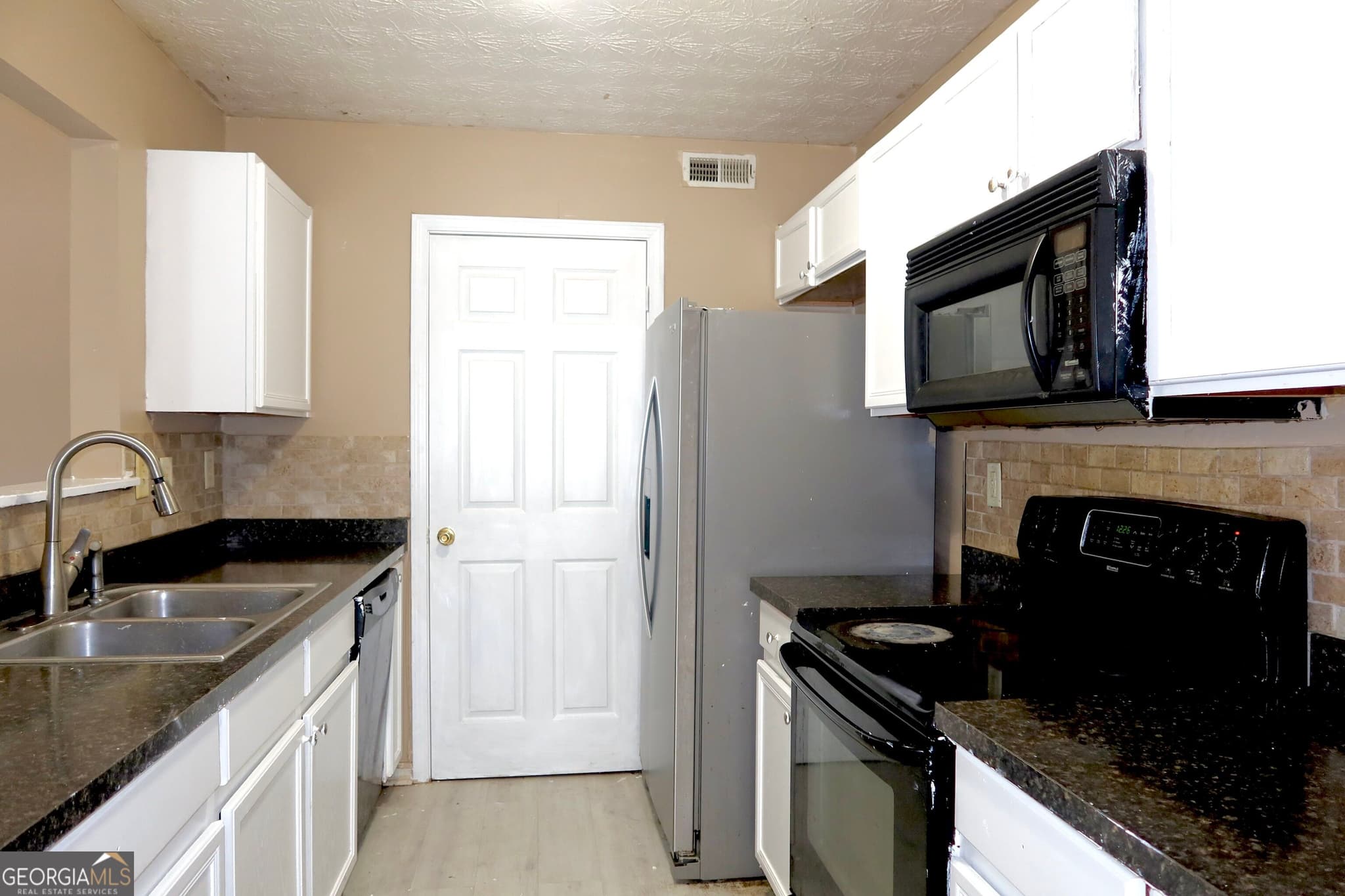 3 bedroom, 2 bathroom, 1,547 sq ft townhouse for sale at 6534 Wellington Chase Court, Lithonia, GA 30058 — photo 9