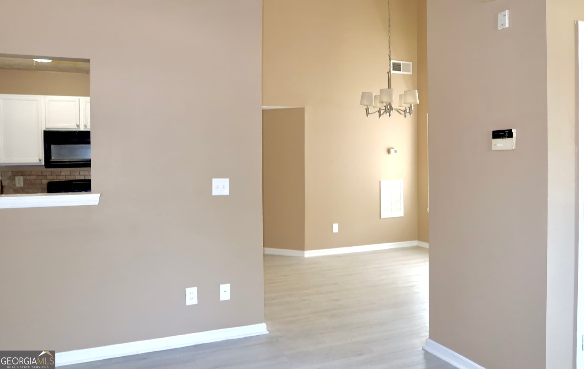 3 bedroom, 2 bathroom, 1,547 sq ft townhouse for sale at 6534 Wellington Chase Court, Lithonia, GA 30058 — photo 10