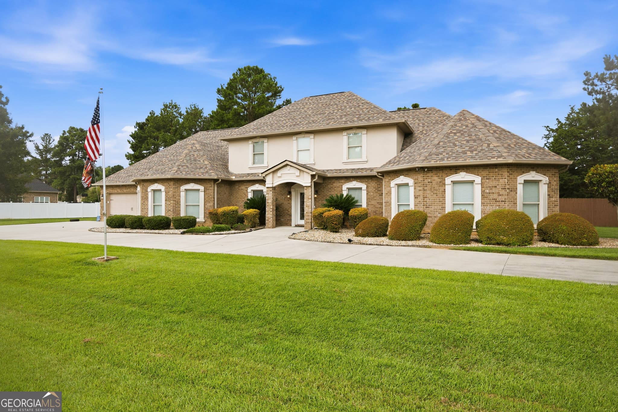 5 bedroom, 4.5 bathroom, 3,860 sq ft single family residence for sale at 125 J Drive, Macon, GA 31216 — photo 2