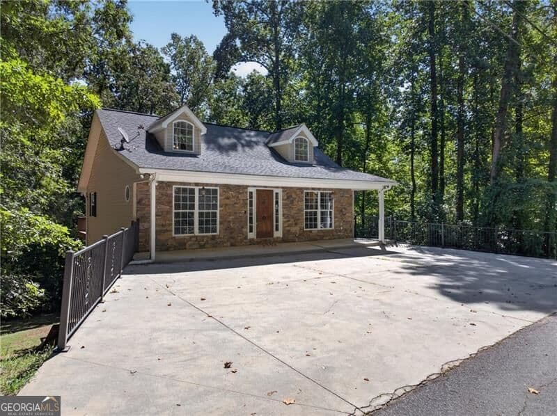 4 bedroom, 3.5 bathroom, 3,060 sq ft single family residence for sale at 825 Rue Fluer De Lis, Lavonia, GA 30553 — photo 3