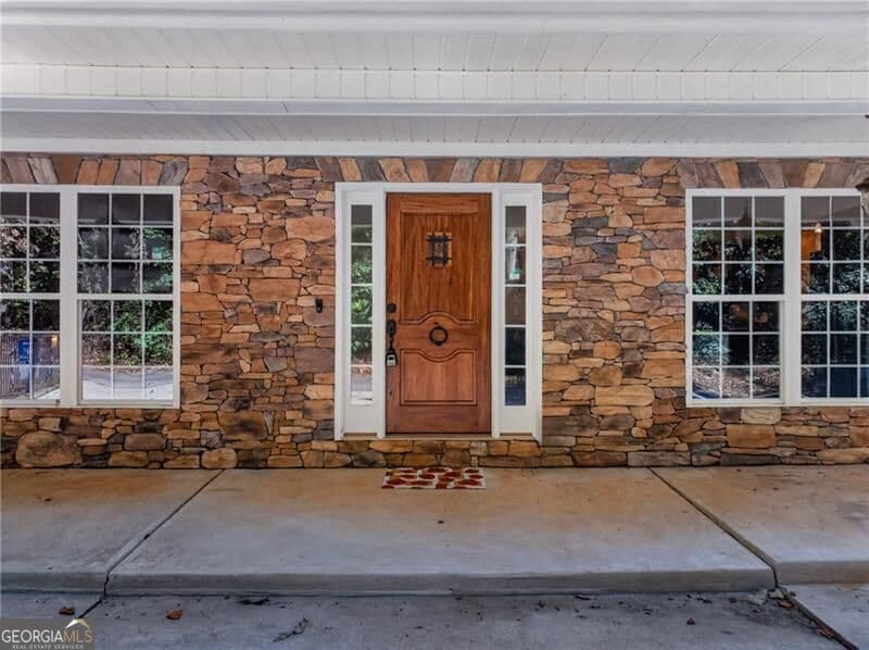 4 bedroom, 3.5 bathroom, 3,060 sq ft single family residence for sale at 825 Rue Fluer De Lis, Lavonia, GA 30553 — photo 5