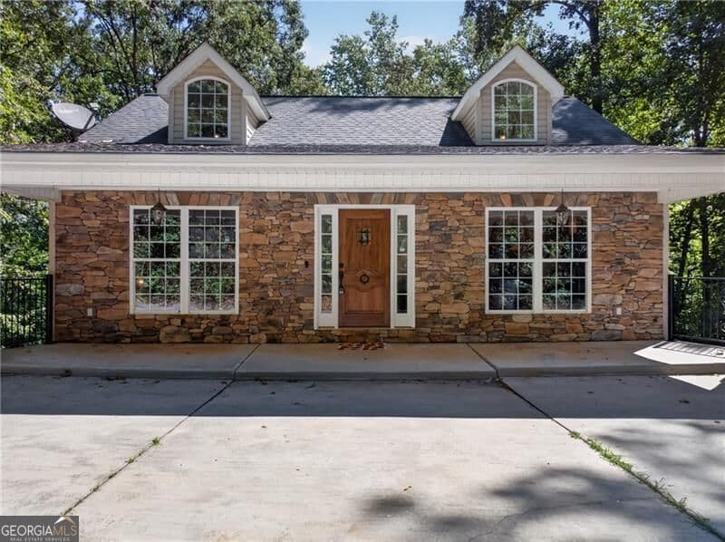 4 bedroom, 3.5 bathroom, 3,060 sq ft single family residence for sale at 825 Rue Fluer De Lis, Lavonia, GA 30553 — photo 4