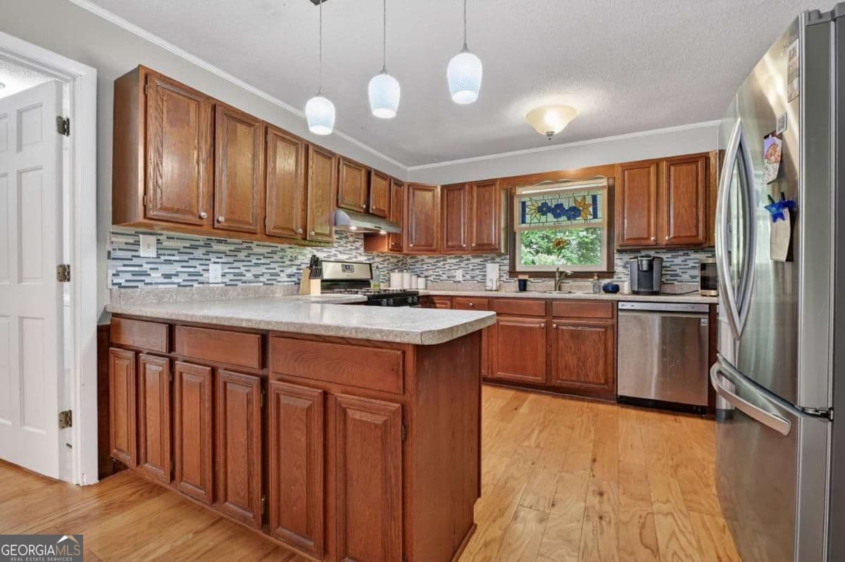 3 bedroom, 2.5 bathroom, 2,350 sq ft single family residence for sale at 47 Harris Drive, Blue Ridge, GA 30513 — photo 5