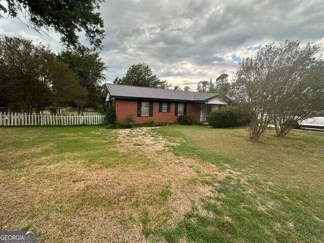 3 bedroom, 1.5 bathroom, 1,100 sq ft single family residence for sale at 419 Old Kibbee Road, Vidalia, GA 30474 — photo 3
