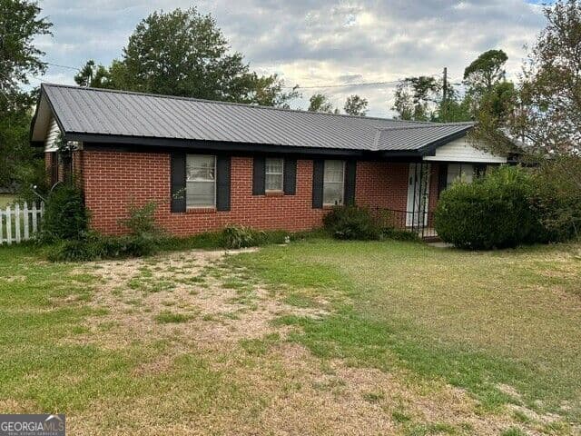 3 bedroom, 1.5 bathroom, 1,100 sq ft single family residence for sale at 419 Old Kibbee Road, Vidalia, GA 30474