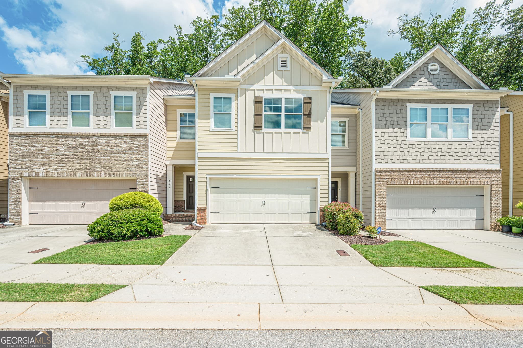 3 bedroom, 2.5 bathroom, 1,827 sq ft townhouse for sale at 877 Whittington Parkway, Marietta, GA 30060 — photo 2