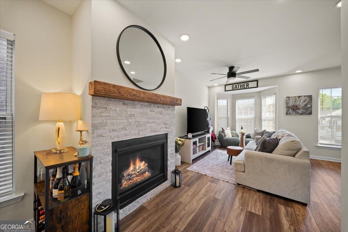 2 bedroom, 2.5 bathroom, 1,650 sq ft single family residence for sale at 3164 Mill Springs Circle, Buford, GA 30519 — photo 7