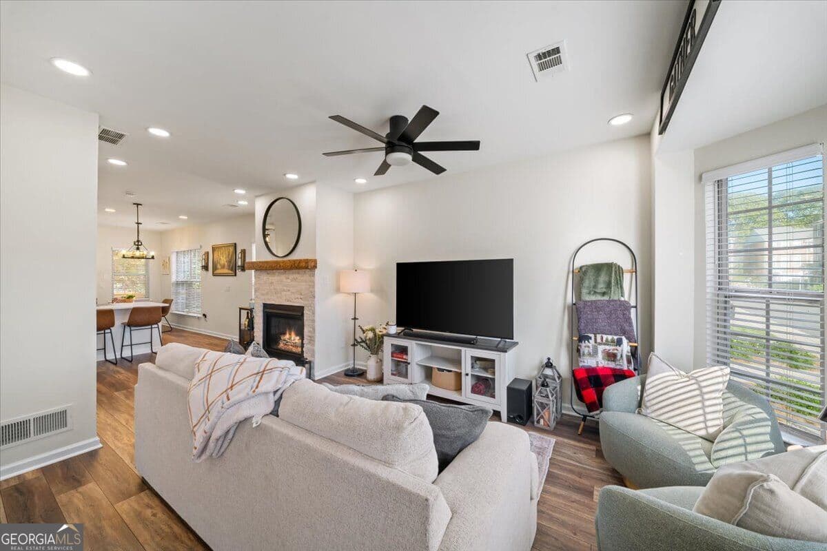 2 bedroom, 2.5 bathroom, 1,650 sq ft single family residence for sale at 3164 Mill Springs Circle, Buford, GA 30519 — photo 9