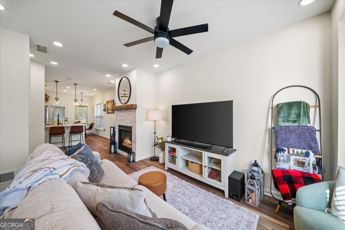 2 bedroom, 2.5 bathroom, 1,650 sq ft single family residence for sale at 3164 Mill Springs Circle, Buford, GA 30519 — photo 10