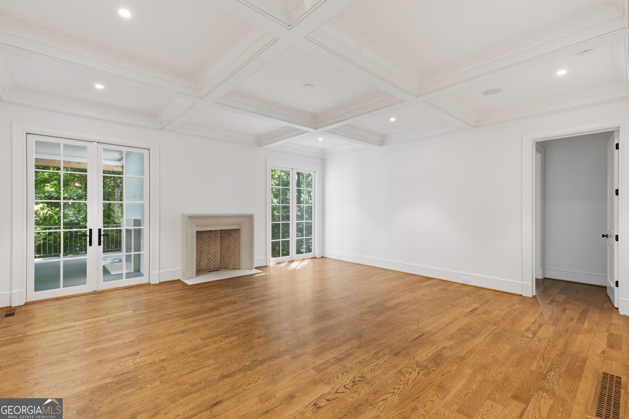 5 bedroom, 5 bathroom single family residence for sale at 4095 Glen Devon Drive, Atlanta, GA 30327 — photo 5