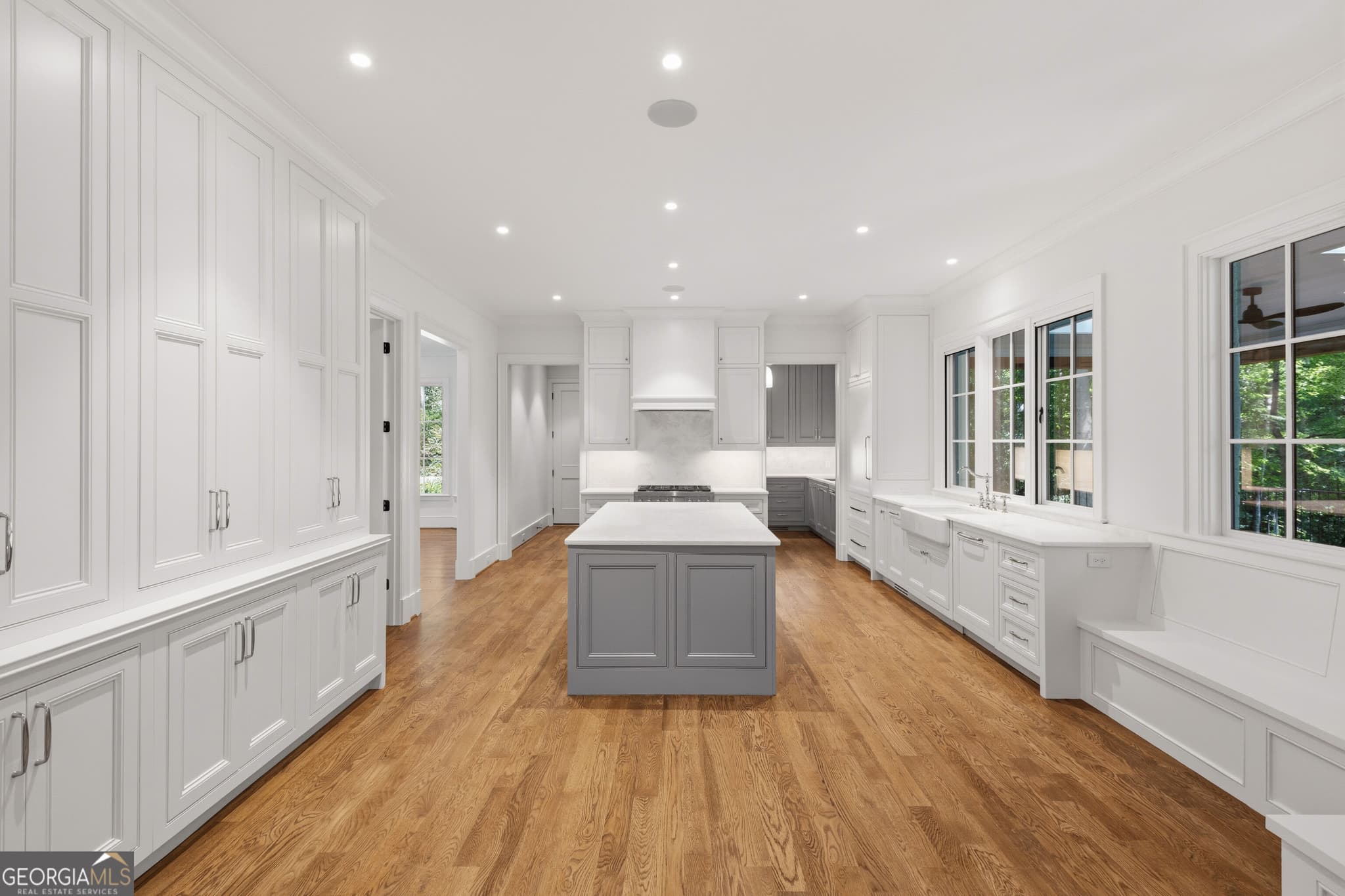 5 bedroom, 5 bathroom single family residence for sale at 4095 Glen Devon Drive, Atlanta, GA 30327 — photo 8