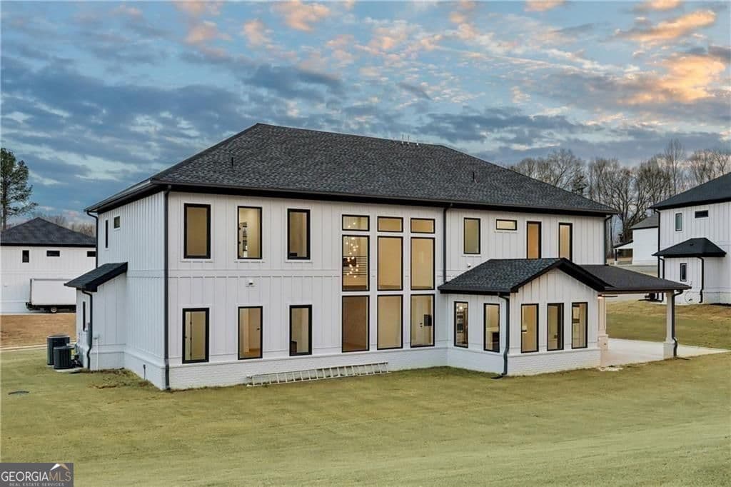 5 bedroom, 4.5 bathroom, 4,890 sq ft single family residence for sale at 93 Rocky Ridge Way, Auburn, GA 30011 — photo 4