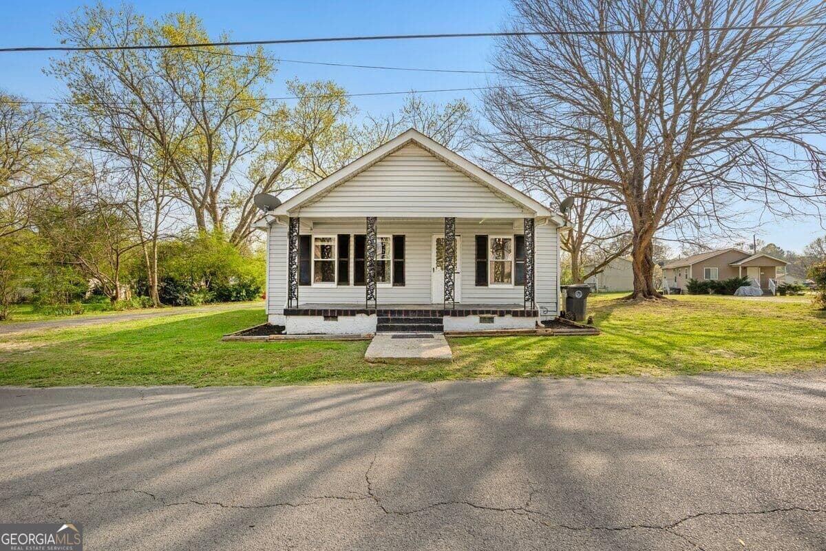 2 bedroom, 1.5 bathroom, 986 sq ft single family residence under contract at 605 Thornton Street, Lafayette, GA 30728