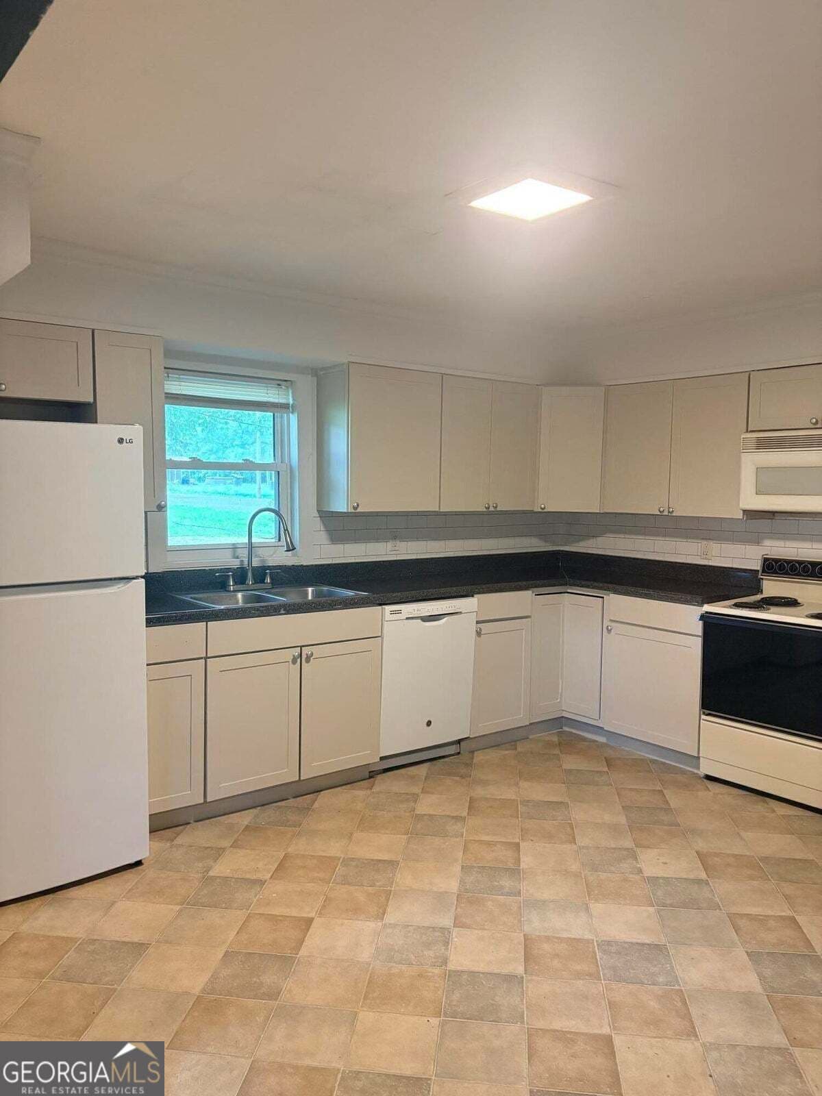 2 bedroom, 1.5 bathroom, 986 sq ft single family residence under contract at 605 Thornton Street, Lafayette, GA 30728 — photo 5