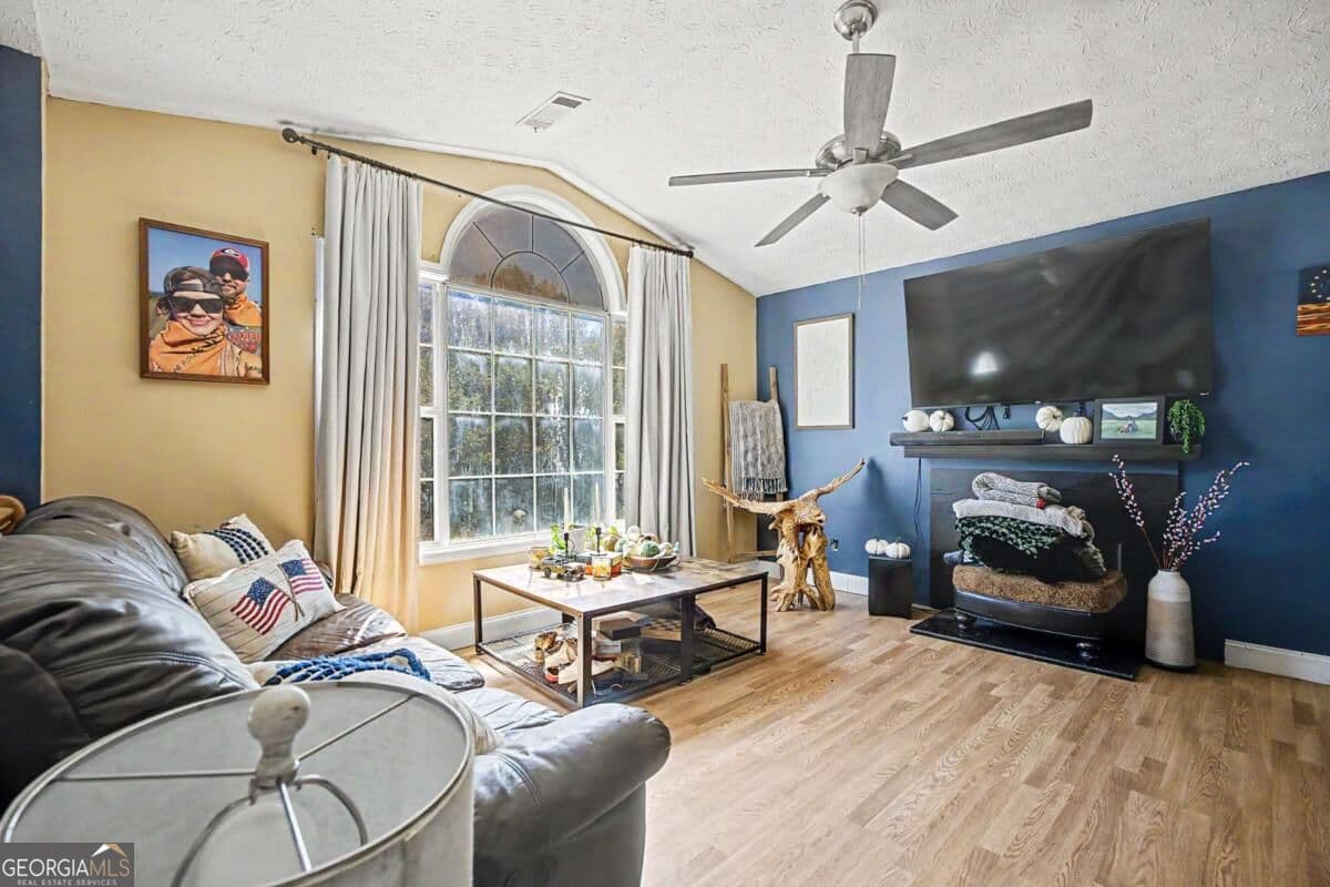 4 bedroom, 3 bathroom, 1,276 sq ft single family residence for sale at 189 Robert Drive, Braselton, GA 30517 — photo 4