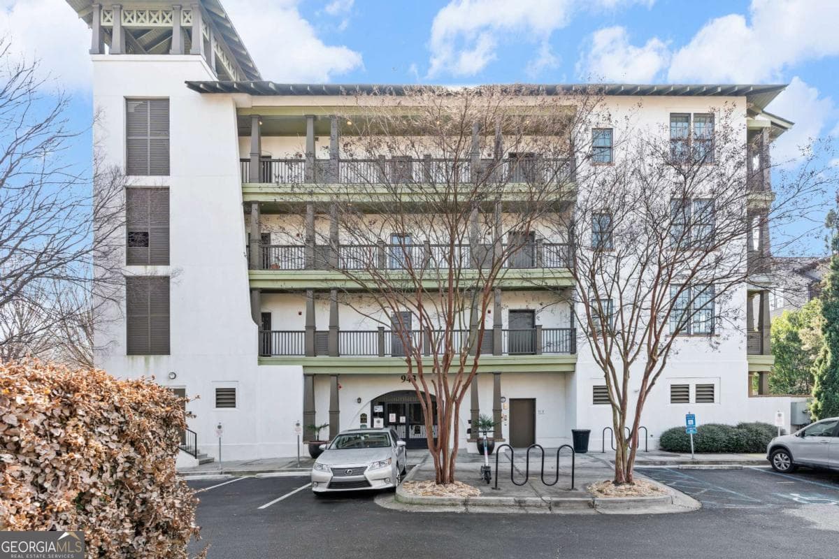 1 bedroom, 1 bathroom, 762 sq ft condominium sold at 943 N Ormewood Park Drive 402, Atlanta, GA 30316